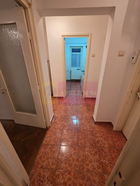 Campina, zona Liceul Energetic apartament cu 3 camere de vanzare